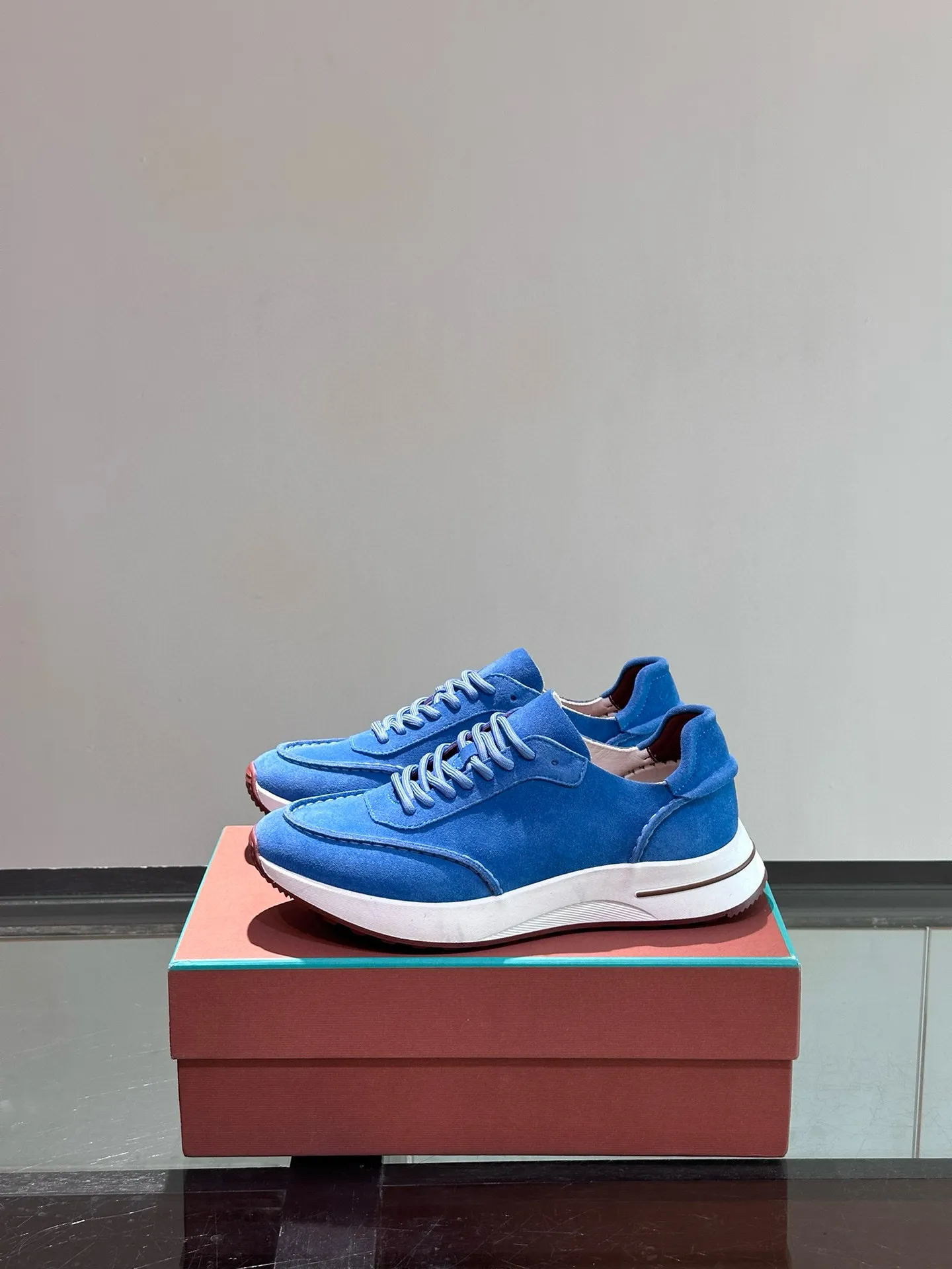 Factory price: 540💰Loro men's shoes💰iana niche Loro classic jogging shoes, men's lace-up casual shoes and sneakers, high-quality lightweight and comfortable fabrics, suitable for outdoor leisure, the color scheme is young and energetic, and it looks great with sportswear or casual suits! Size: 39-46 (customized sizes of 45 and 46 are non-refundable)